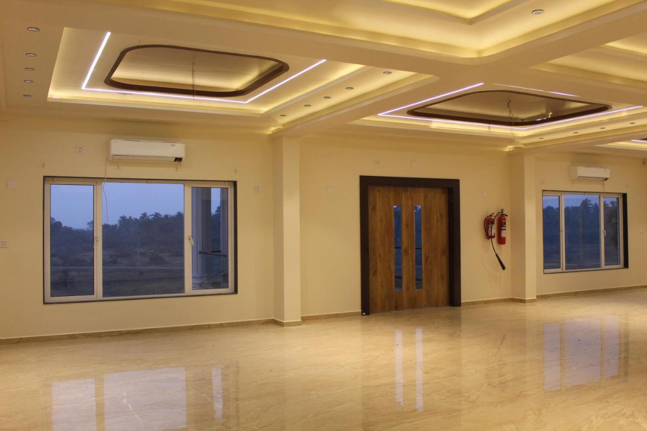Flamingo Club And Resort Una 3 Km Away From Diu Check Post Exterior photo
