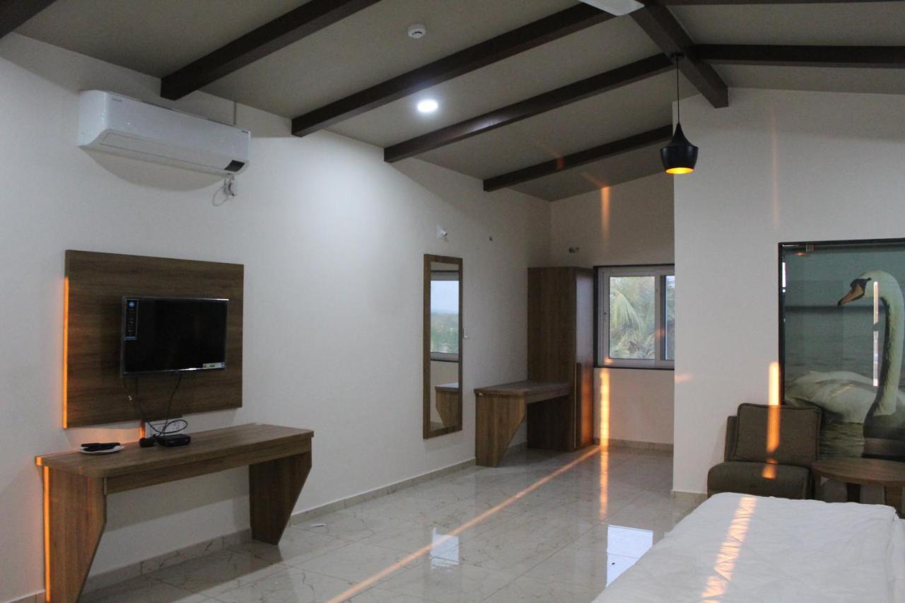 Flamingo Club And Resort Una 3 Km Away From Diu Check Post Exterior photo